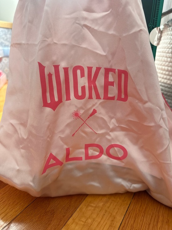 Wicked x Aldo White Quilted Shoulder Bag with Green Stripe and Gold Charm Chain - Picture 9 of 9
